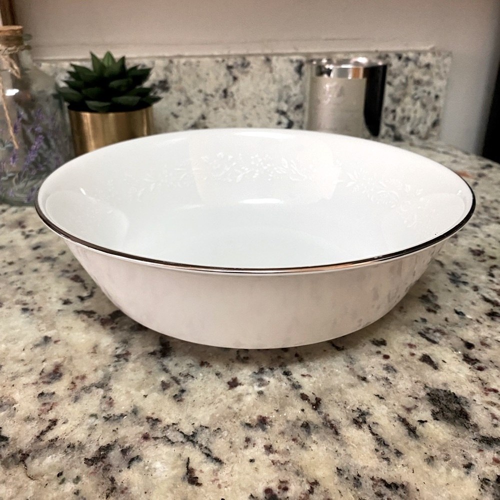 Noritake vintage bone china bowl (large) gold trim & floral pattern.6450 Reina